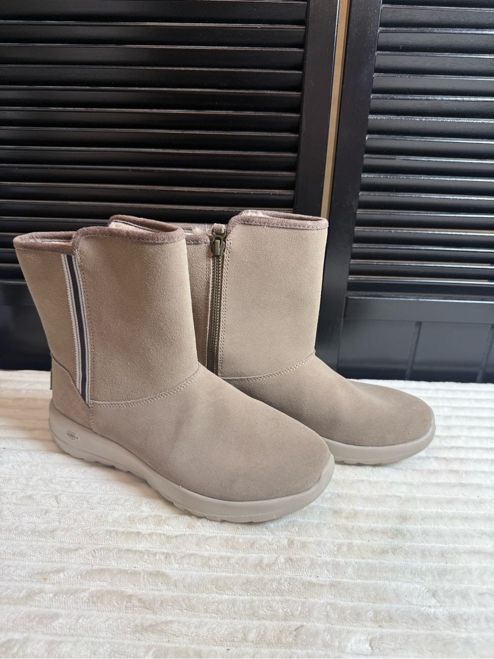 Skechers Taupe Suede-Look Winter Zip Boots